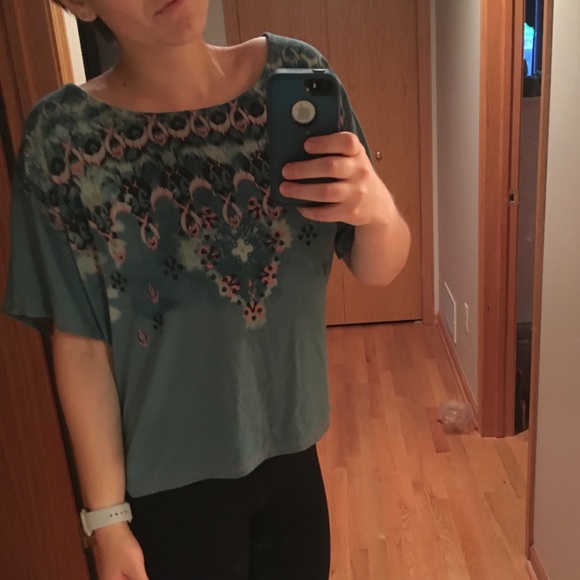 Beautiful patterned asymmetric Top - Picture 2 of 5